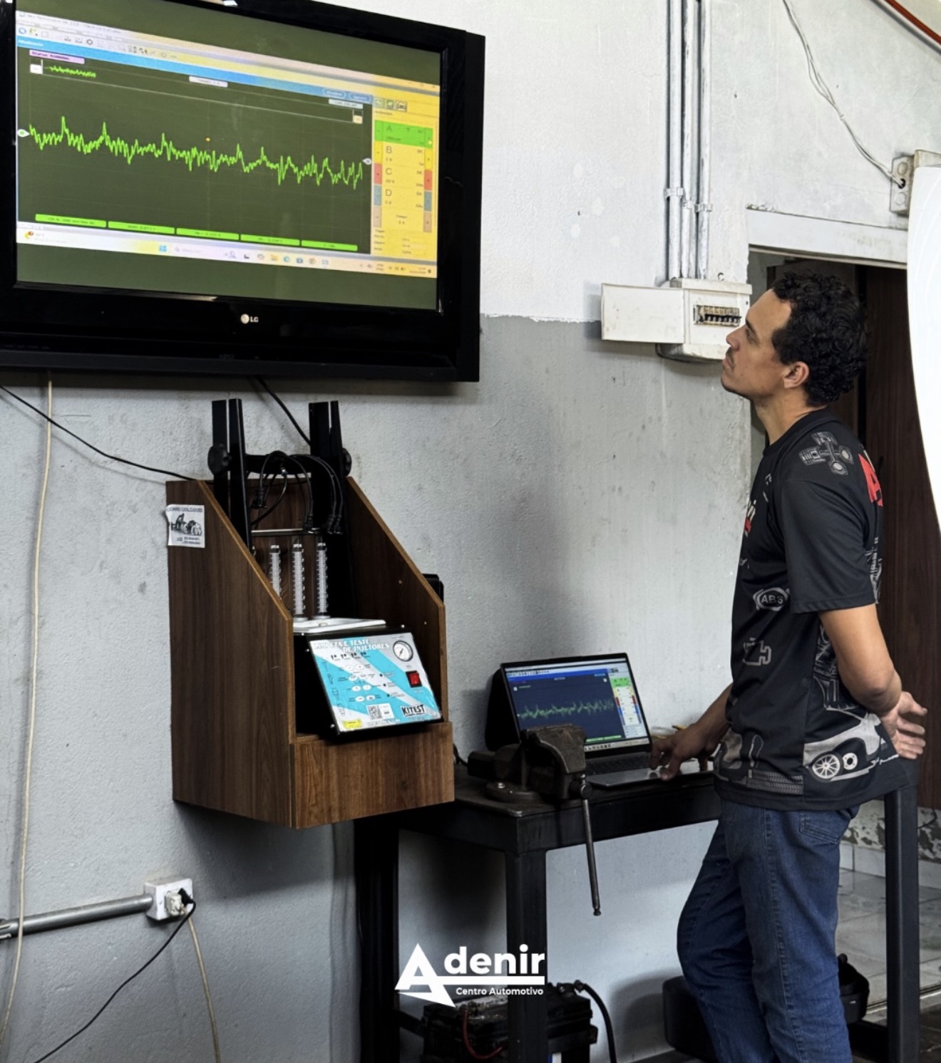 Diagnóstico eletrônico com equipamentos modernos da Adenir